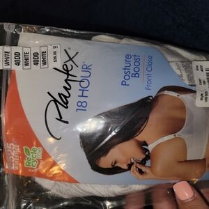 2 Playtex 18 Hour Bras